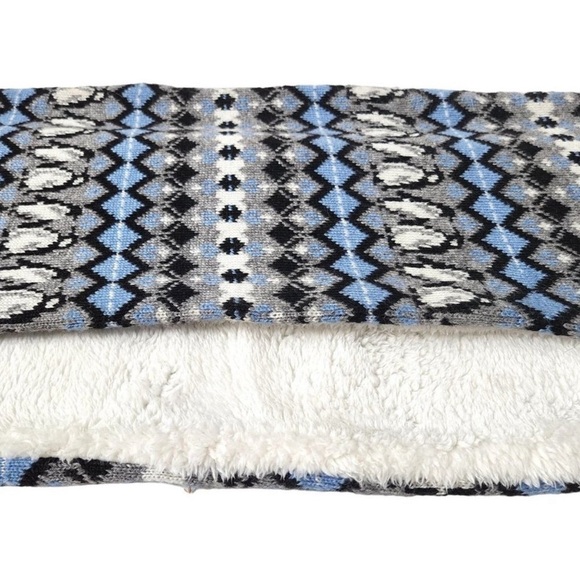 Vera Bradley Cozy Cowl Playful Penguins Intarsia Sherpa Lined Infinity Scarf - Picture 4 of 10